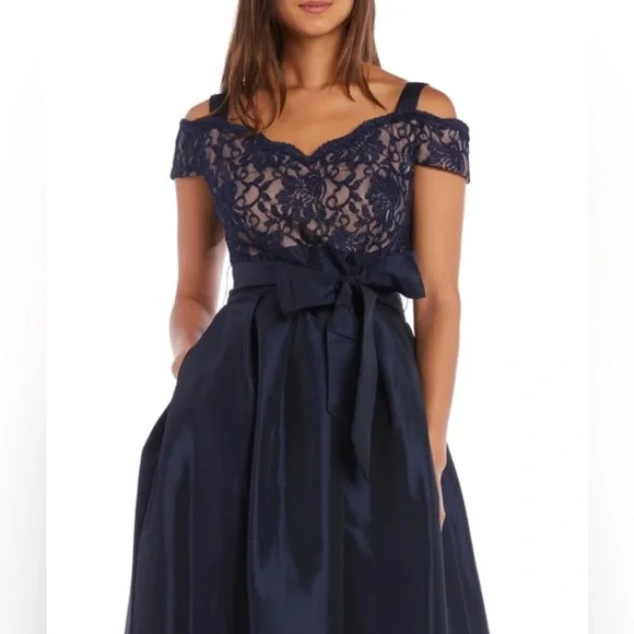 Women's Formal Dress Size 14 R&M RICHARDS Navy Cold Shoulder Full Length Gown Women's Formal Dress Size 14 R&M RICHARDS Navy Cold Shoulder Full Length Gown